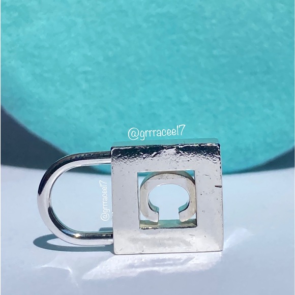 AUTH Rare vintage Tiffany & Co. Letter “C” padlock charm/pendant🔓 - Picture 10 of 16